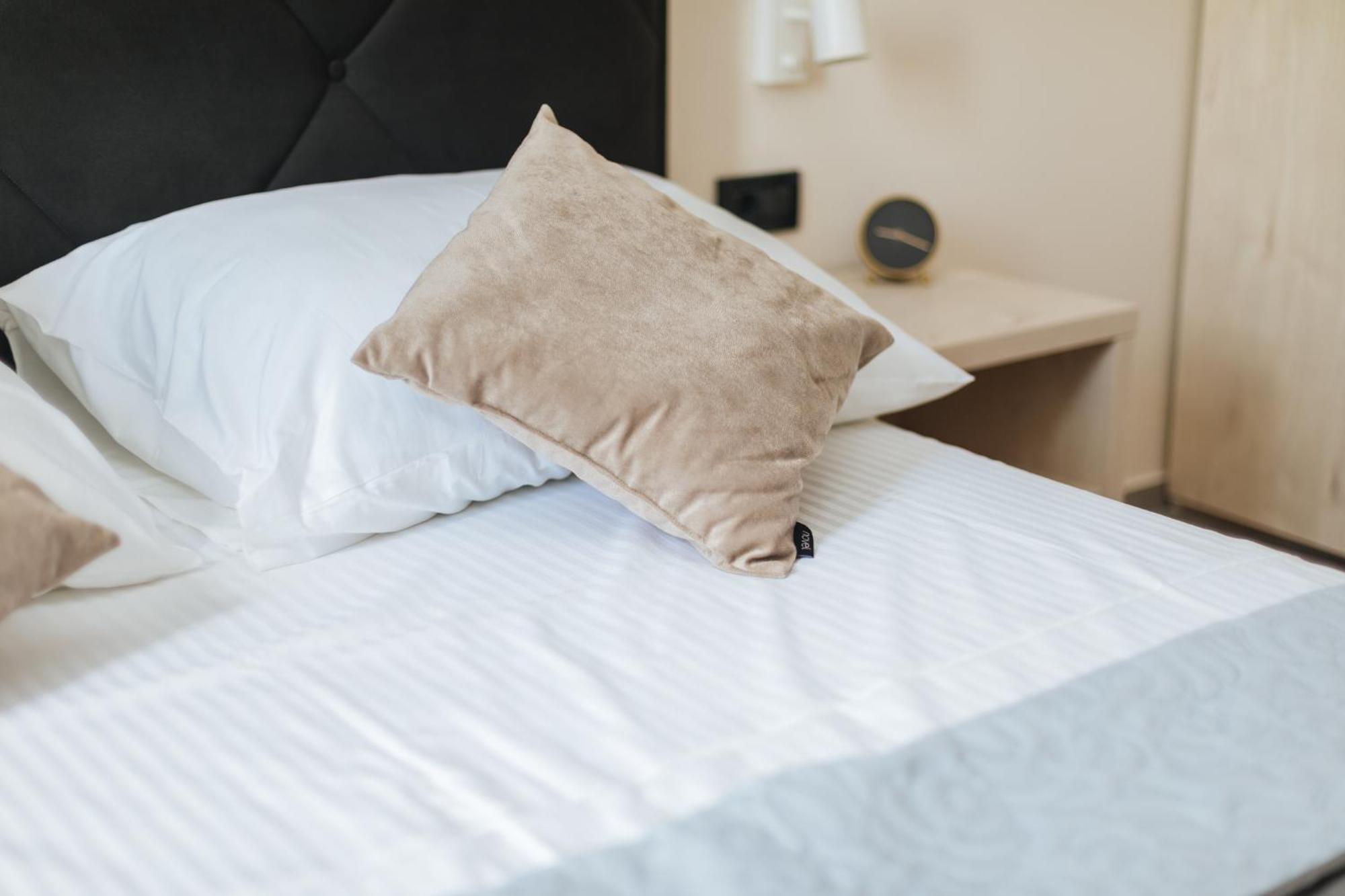 City Harbour Deluxe Suites Zadar Room photo